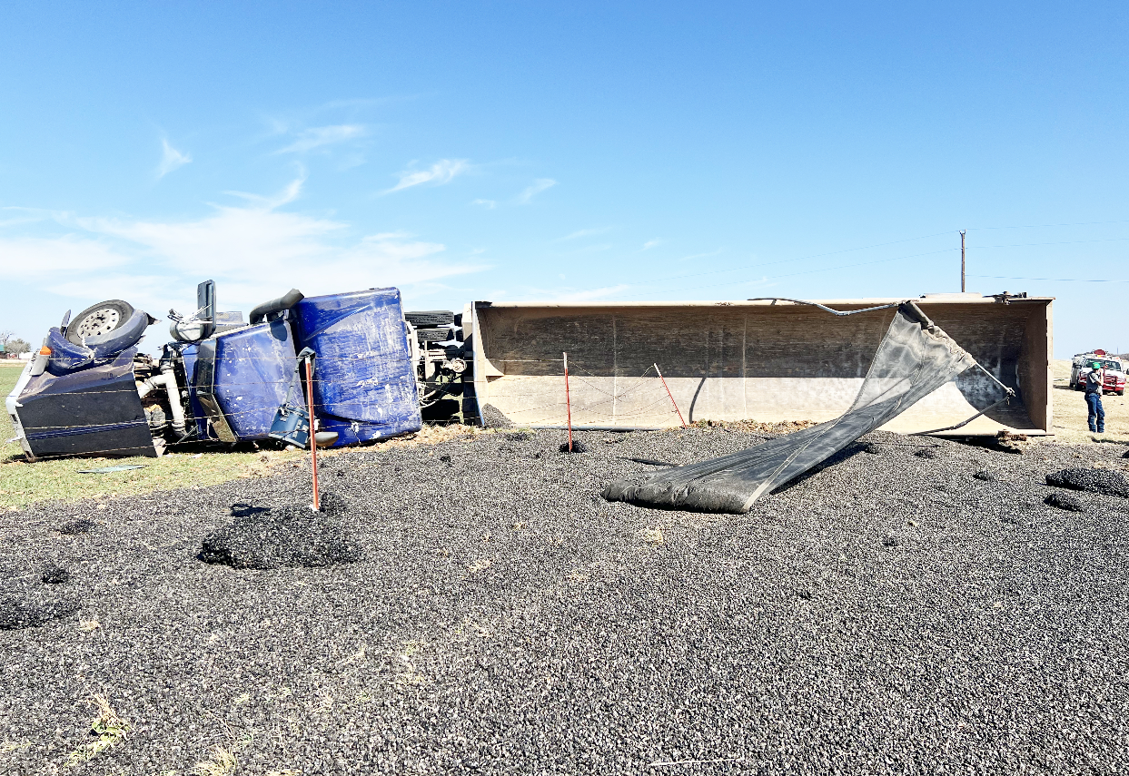 Highway 180 wreck results in minor injuries