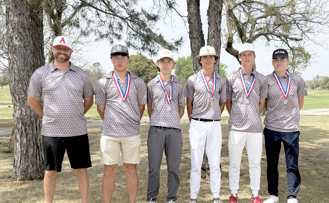 Lions golf team earns regional berth with second-place finish