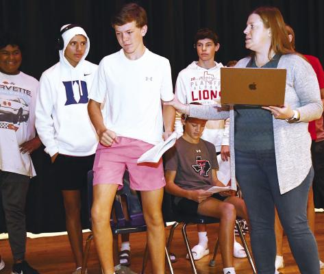 One-act play director Melanie Turner (r) works with cast members in the junior high theater class as they rehearse for the upcoming UIL competition on Thursday, Nov. 14 in Stamford. The students will perform “The Love of Three Oranges.” Donn ie Lucas / Albany News