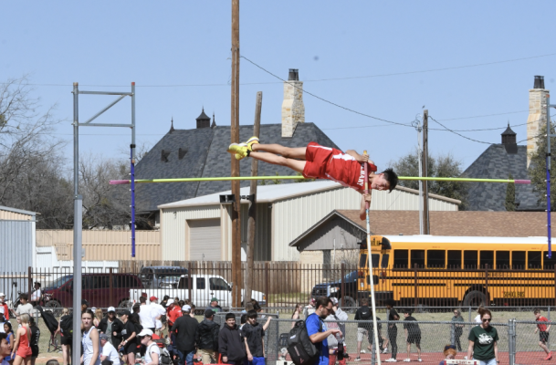 Cubs, Lady Cubs take the track in Albany