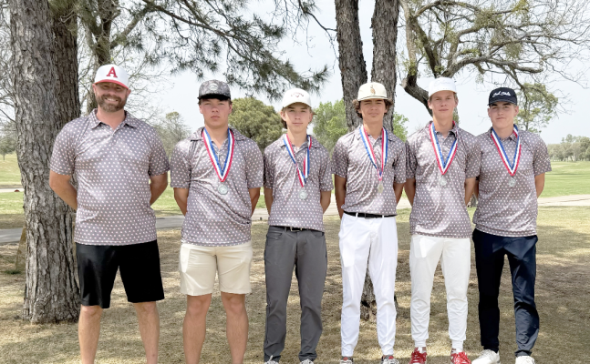 Lions golf team earns regional berth with second-place finish